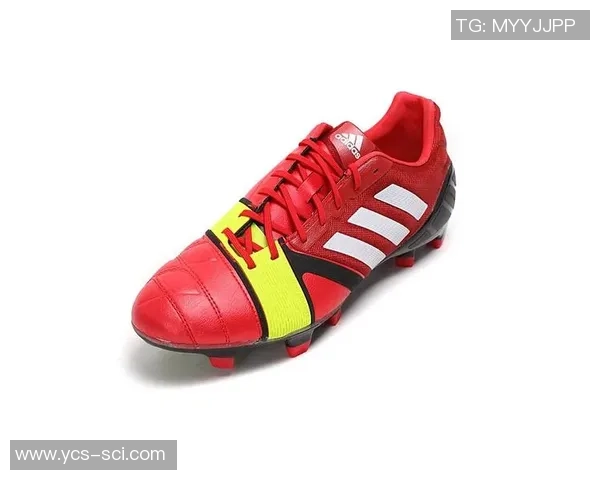 阿迪达斯男童足球鞋助力小球员梦想成真尽享运动乐趣